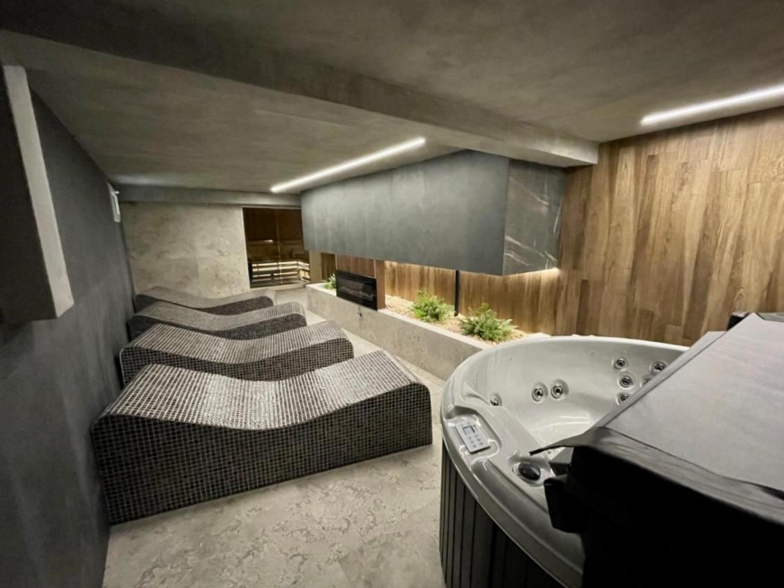 Hotel Restaurant & Spa Les Planets Les Rasses Extérieur photo