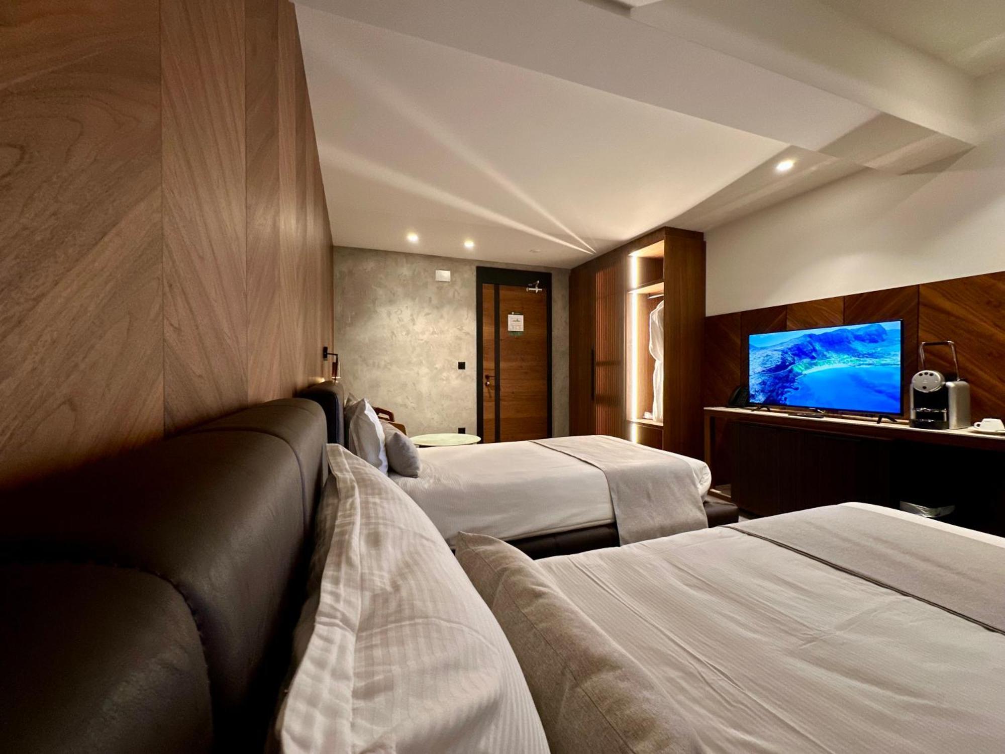 Hotel Restaurant & Spa Les Planets Les Rasses Extérieur photo