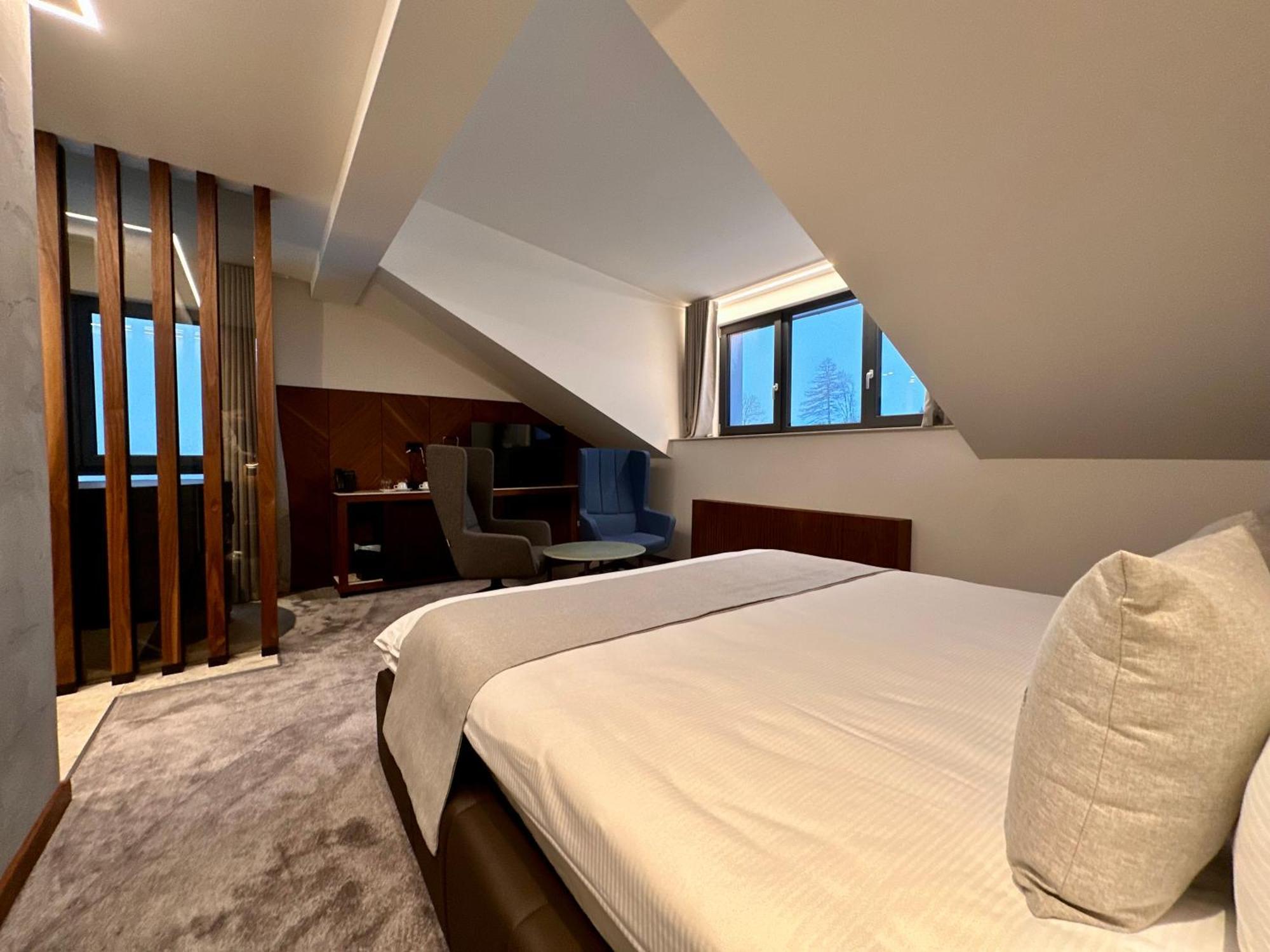 Hotel Restaurant & Spa Les Planets Les Rasses Extérieur photo